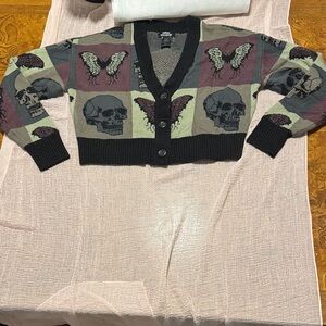 Cropped cardigan with skull and butterfly print